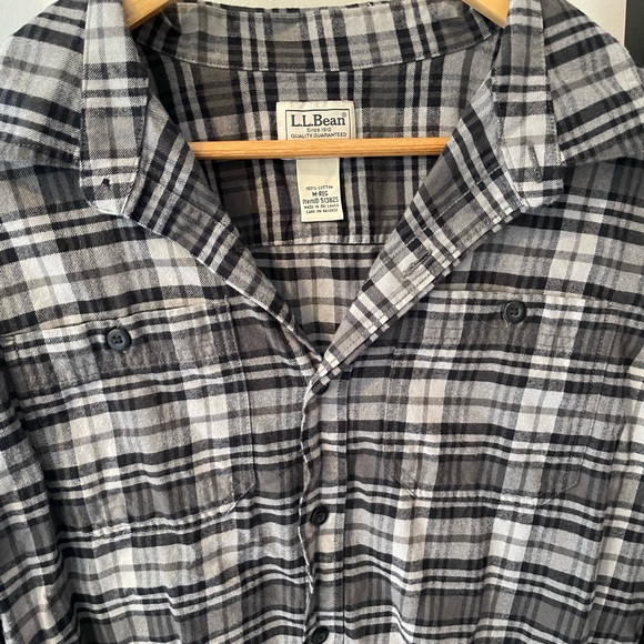 L.L. Bean Black/Gray Plaid Slightly Fitted Men’s Button-Down Shirt - Picture 3 of 6